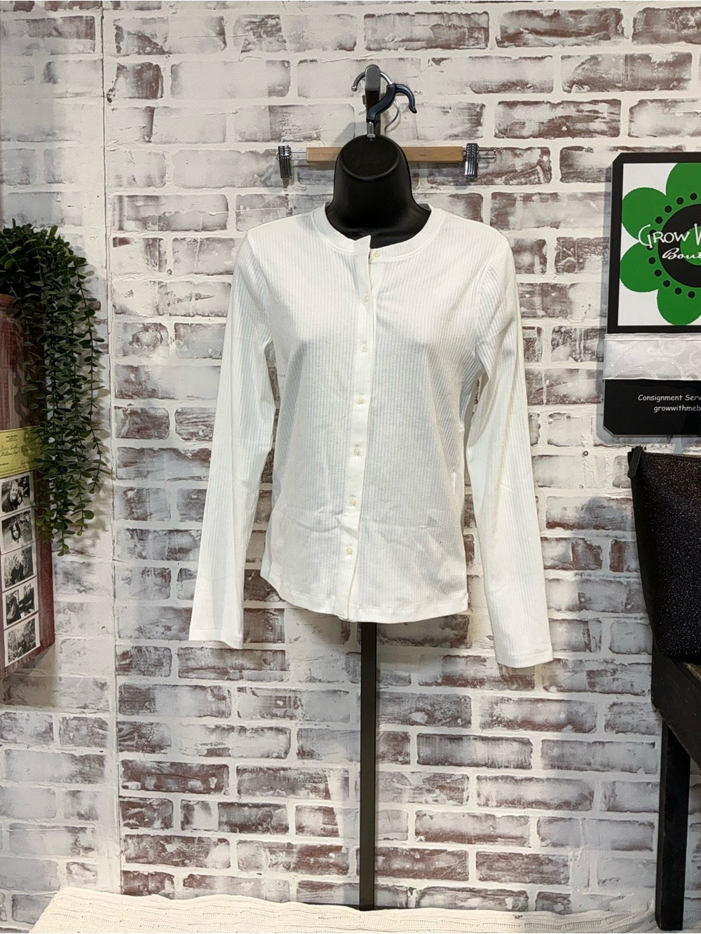 GAP White Ribbed Button-Front Top medium - Picture 2 of 7